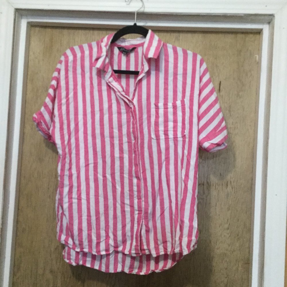 Charlie B Stripped pink and white button front short sleeve shirt medium